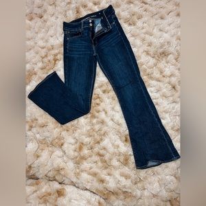 •American Eagle Hi-Rise Super Stretch Flare Jeans •Size 8 Short